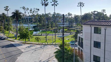 1111 Echo Park Ave in Los Angeles, CA - Foto de edificio - Building Photo