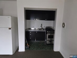 275 Hoym St in Fort Lee, NJ - Building Photo - Building Photo