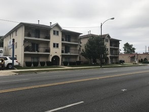4453 S Harlem Ave, Unit 2A in Berwyn, IL - Building Photo - Building Photo