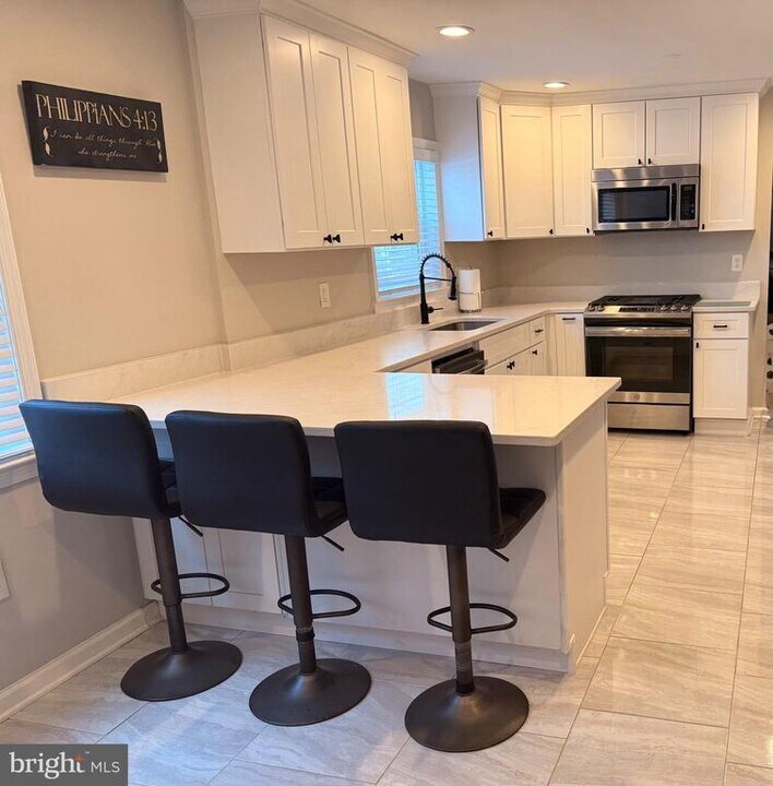 2102 Willowtree Ln in Temple Hills, MD - Building Photo