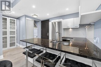 88 Park Lawn Rd in Toronto, ON - Building Photo - Building Photo