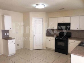 1123 Intrepid Oak Ln in Houston, TX - Building Photo - Building Photo