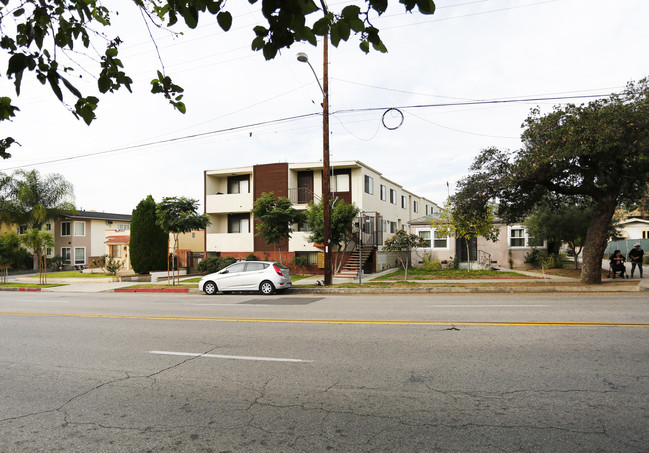 419 S Verdugo Rd in Glendale, CA - Foto de edificio - Building Photo