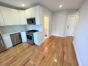 354 Beacon St, Unit 3 in Somerville, MA - Foto de edificio - Building Photo