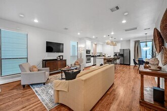1434 Ennis St in Houston, TX - Foto de edificio - Building Photo