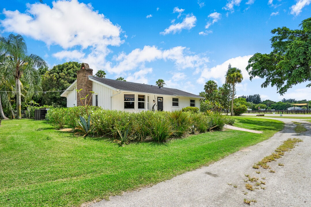 514 Cindy Circle Ln in Wellington, FL - Building Photo