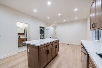 4220 W Adams Blvd in Los Angeles, CA - Building Photo - Building Photo