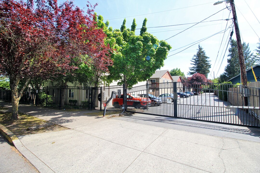12018 SE Bush St in Portland, OR - Building Photo