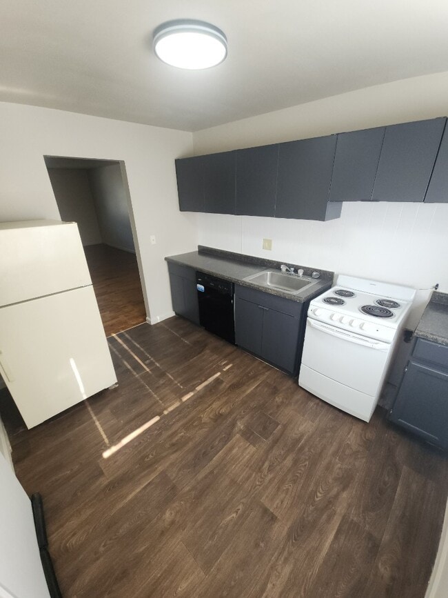 9921 Sloane Square in St. Louis, MO - Building Photo - Building Photo