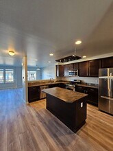 2556 Waterside Ln in Bremerton, WA - Building Photo - Building Photo