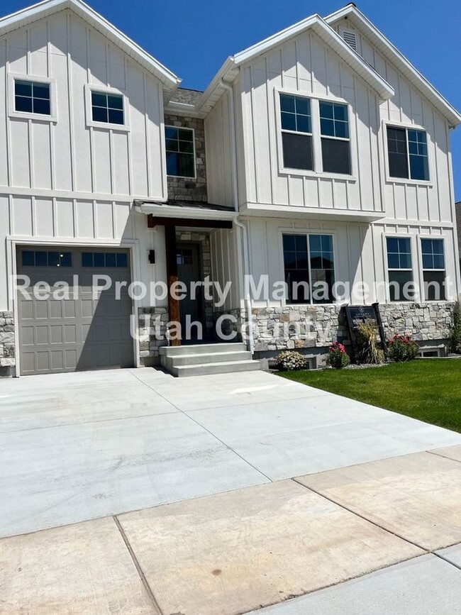 property at 2425 Orchard Cir