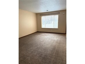 1706 Lincoln Ave in Montevideo, MN - Foto de edificio - Building Photo