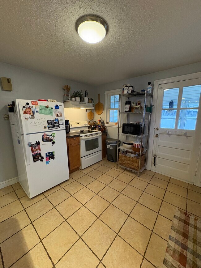 94 Branford St in Manchester, CT - Foto de edificio - Building Photo