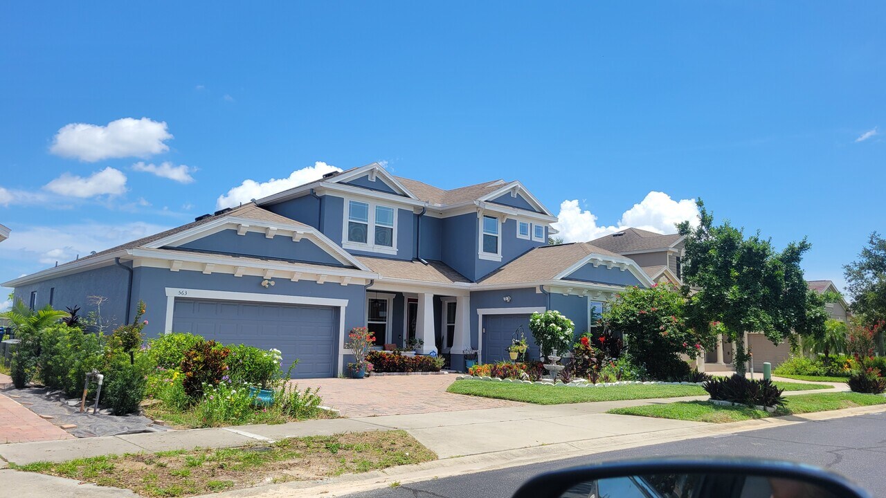 563 Blue Cypress Dr in Groveland, FL - Building Photo