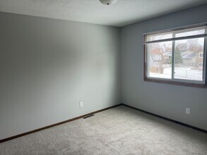 2824 79th Ave N in Minneapolis, MN - Building Photo - Building Photo