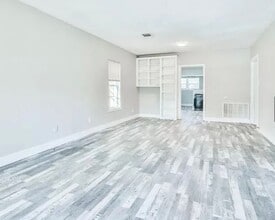 2402 21st St in Lubbock, TX - Building Photo - Building Photo