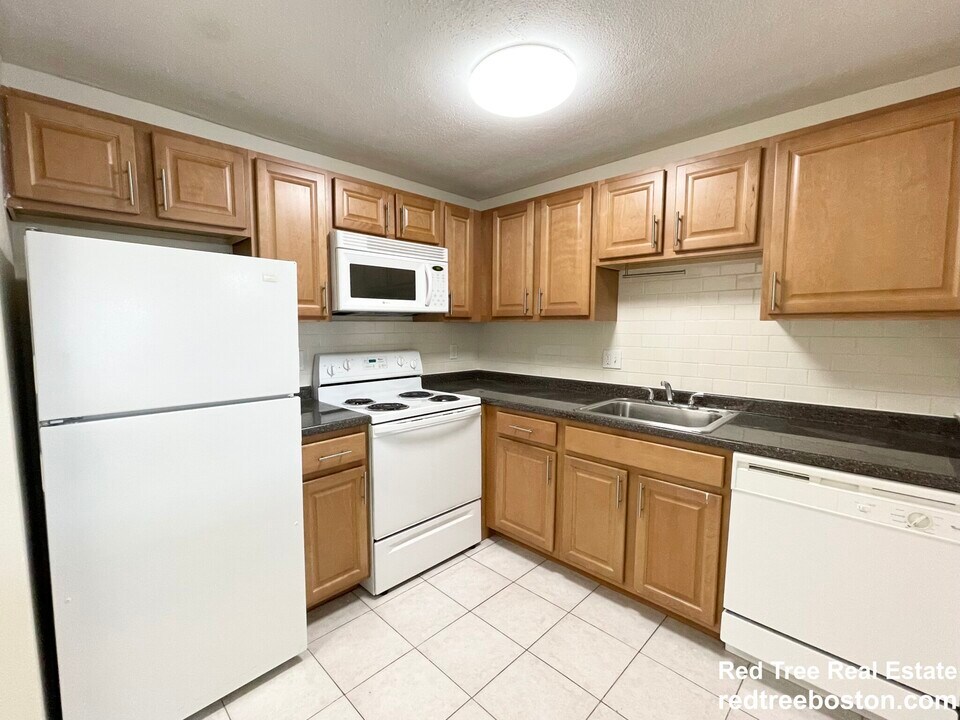 24 Whites Ave in Watertown, MA - Building Photo