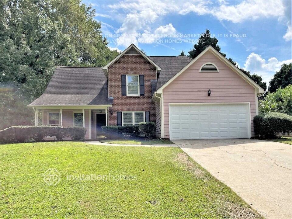 2900 Oakcroft Dr in Matthews, NC - Foto de edificio