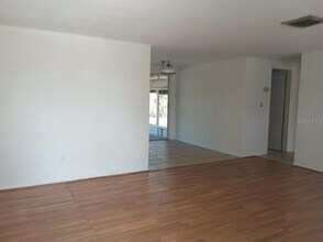 7411 Ashwood Dr in Port Richey, FL - Building Photo - Building Photo