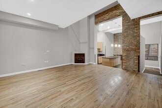 1424 W Grand Ave in Chicago, IL - Building Photo - Building Photo