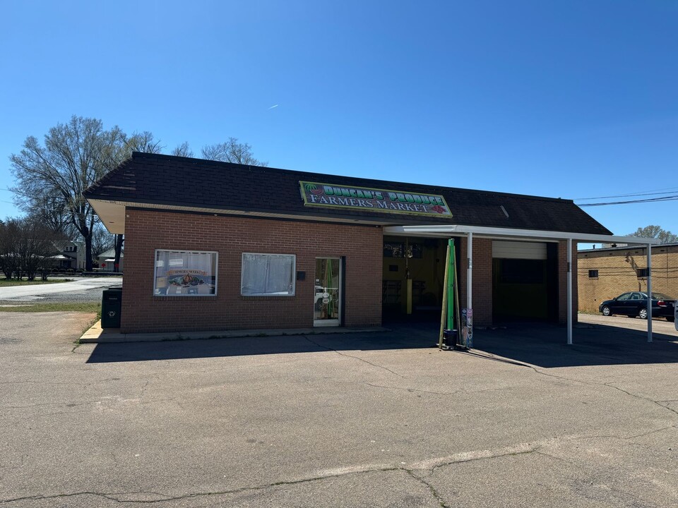 144 S Salisbury Ave in Granite Quarry, NC - Building Photo