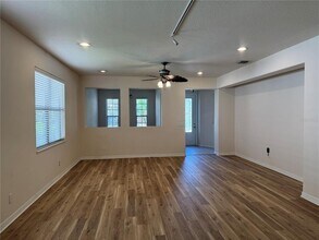 8237 Dunham Station Dr in Tampa, FL - Building Photo - Building Photo