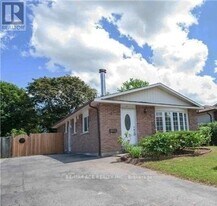 45 Snowball Crescent in Toronto, ON - Building Photo