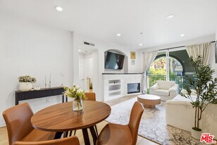 12963 W Runway Rd in Los Angeles, CA - Building Photo