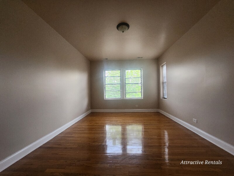 49 E Marquette Rd in Chicago, IL - Building Photo
