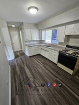 211 Fereday Ct in Waterloo, IA - Building Photo