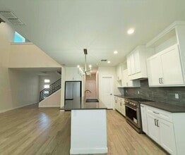 7506 Cresta Bella St in Laredo, TX - Foto de edificio - Building Photo