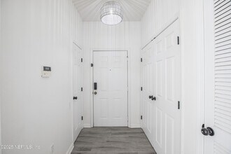 7990 Baymeadows Rd in Jacksonville, FL - Foto de edificio - Building Photo