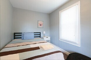 911 E 49th St in Indianapolis, IN - Building Photo