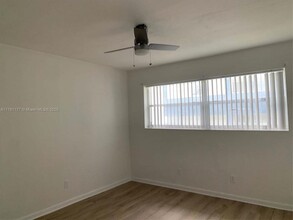 980 NE 169th St in Miami, FL - Building Photo - Building Photo