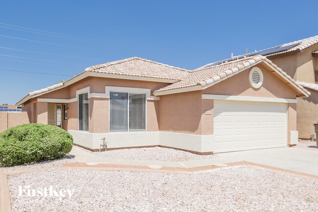 8630 W Shaw Butte Dr in Peoria, AZ - Foto de edificio - Building Photo