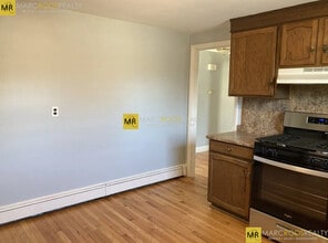 10 Pine St in Arlington, MA - Building Photo - Building Photo