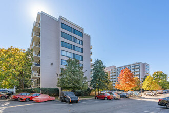 Chatham Condominiums in Arlington, VA - Building Photo - Building Photo