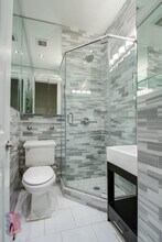 17 W 103rd St, Unit 5R in New York, NY - Foto de edificio - Building Photo