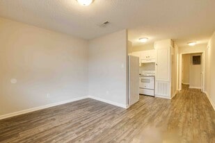 403 Rooks St NW in Hartselle, AL - Building Photo