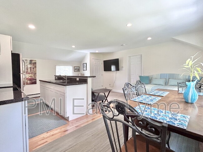 7 Lyme St in Old Lyme, CT - Building Photo - Building Photo