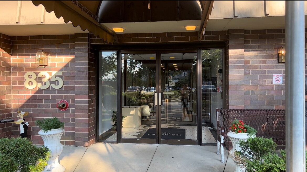 835 Pearson St in Des Plaines, IL - Building Photo