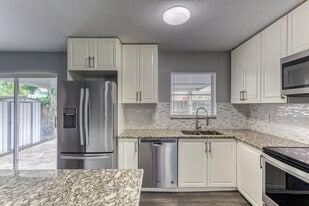 7971 NW 35th Ct in Coral Springs, FL - Building Photo