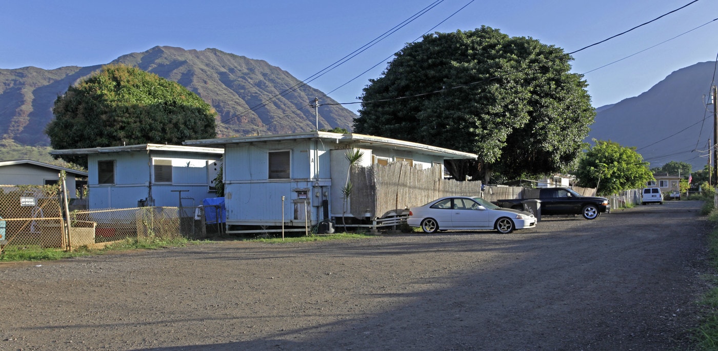 84-824 Farrington Hwy in Waianae, HI - Building Photo