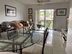 10633 NW 10th St in Pembroke Pines, FL - Building Photo