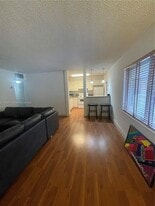 5330 SW 77th Ct in Miami, FL - Building Photo