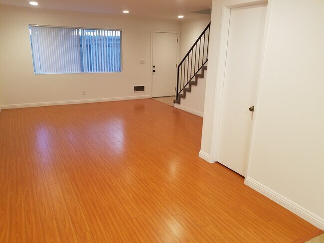 2612 Mathews Ave, Unit 3 in Redondo Beach, CA - Foto de edificio - Building Photo