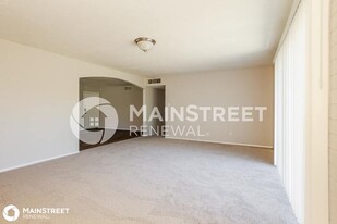 3012 N 43rd Ln in Phoenix, AZ - Foto de edificio - Building Photo