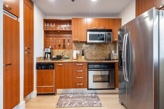 1395 Brickell Bay Dr in Miami, FL - Building Photo - Building Photo