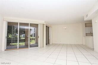 700 L'Ambiance Cir in Naples, FL - Building Photo - Building Photo