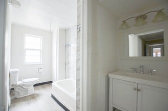 66 Cottage St in Rochester, NY - Building Photo - Building Photo
